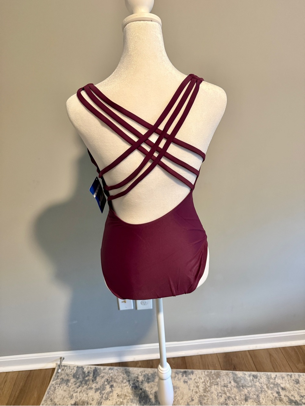 NWT Burgundy V-Neck Criss Cross Back One Piece Swimsuit Size 6 Poolside Beach